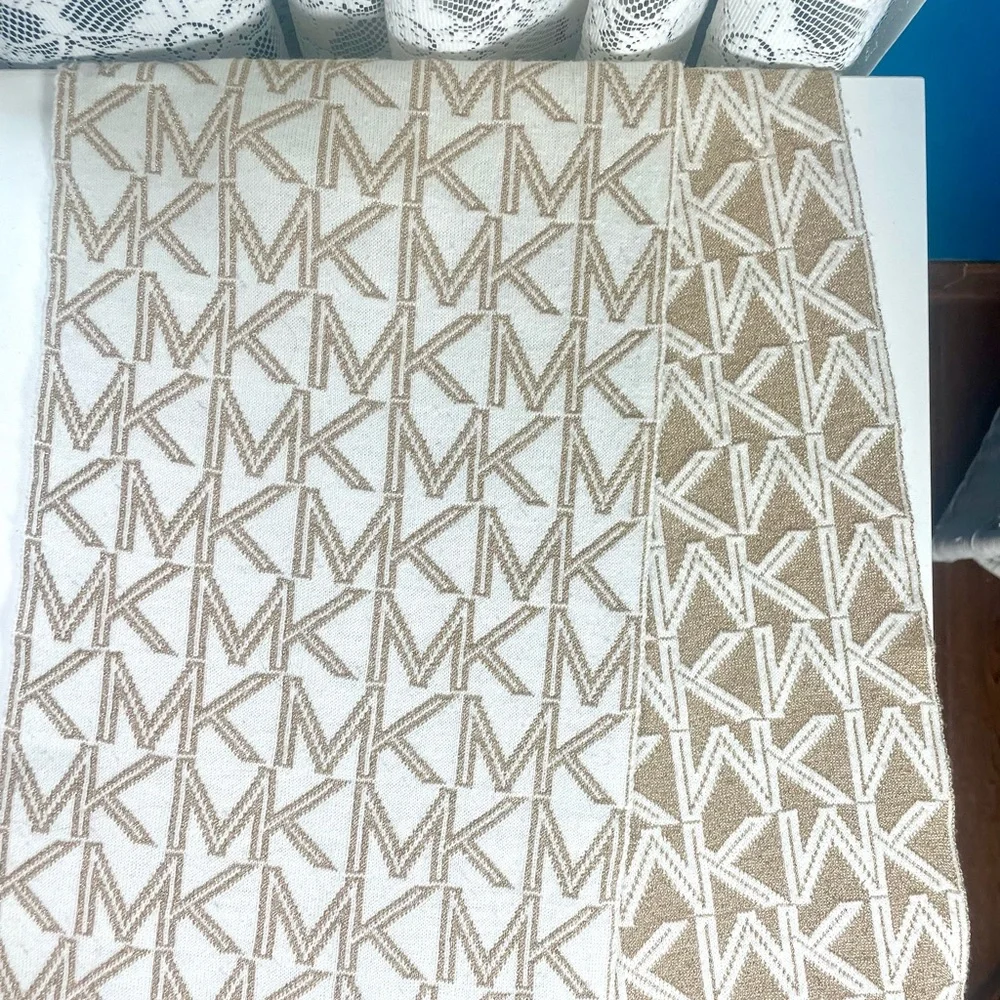Michael Kors Beige and White Gold Logo Scarf 60 in L Gently Used - Picture 6 of 6